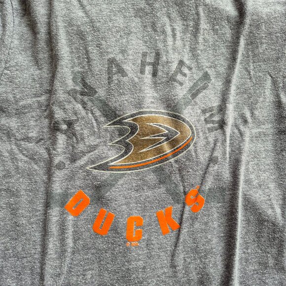 5 Tshirt Lot Nike Under Armour NHL Medium - Picture 2 of 6